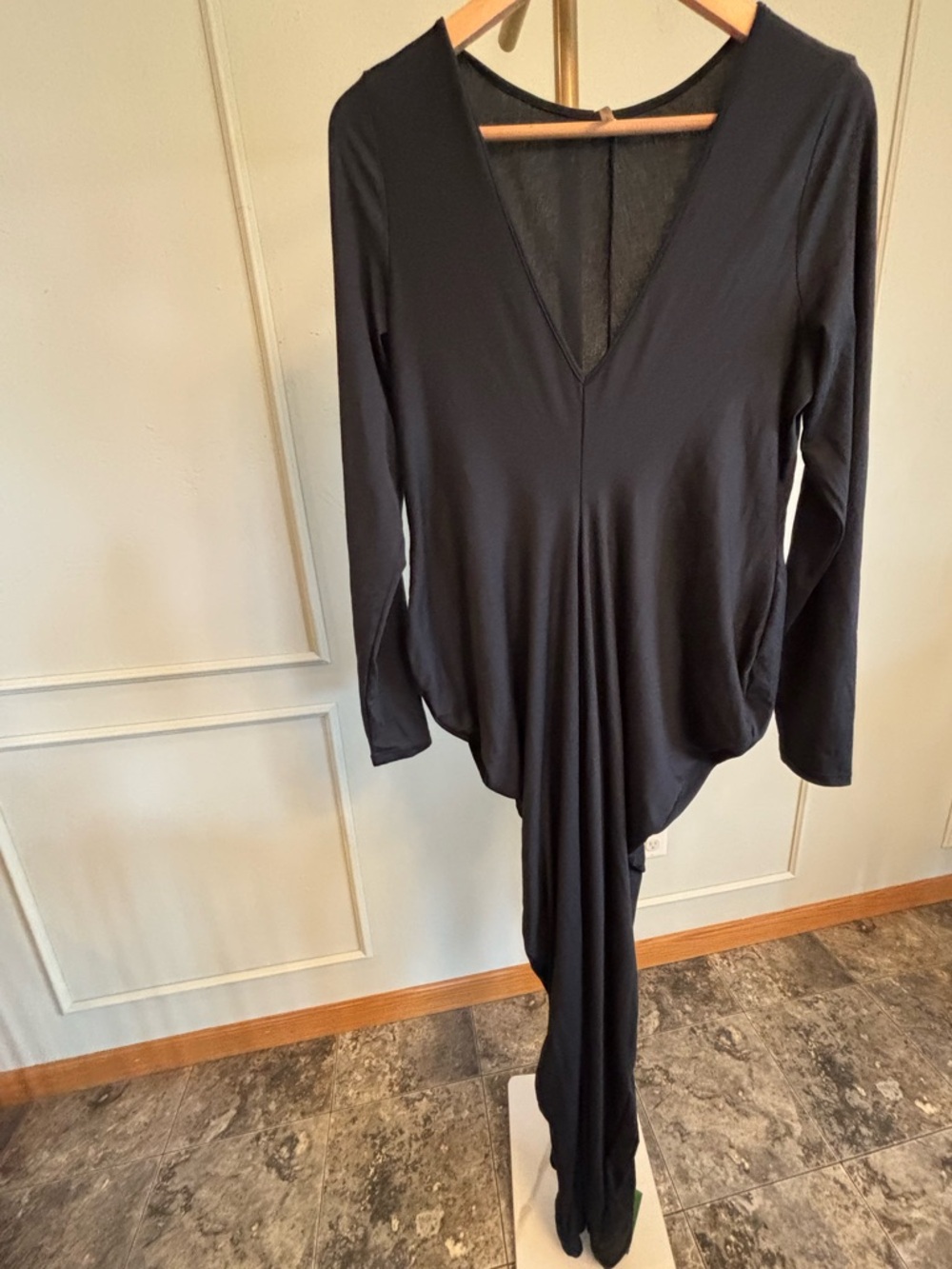 Halara Deep V Neck Long Sleeve
Stacked Ruched Maxi Casual Dress MSRP $52 NWT MED - Picture 4 of 6